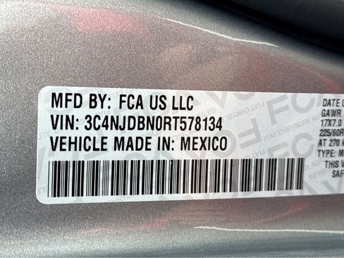 Certified 2024 Jeep Compass Latitude image 25