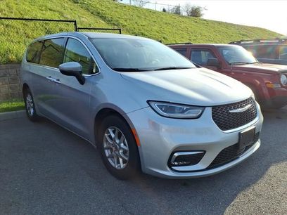 Used 2023 Chrysler Pacifica Touring-L