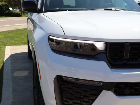 New 2026 Jeep Grand Cherokee Summit w/ Obsidian Package AWD/4WD image 5