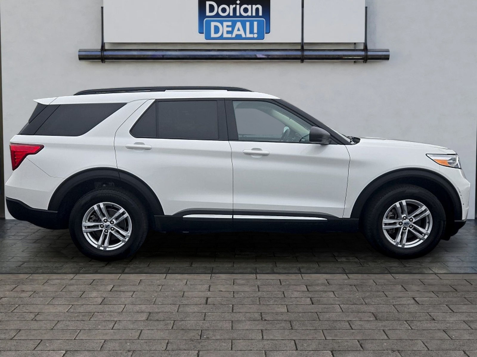 Used 2023 Ford Explorer XLT w/ Equipment Group 202A AWD/4WD image 2