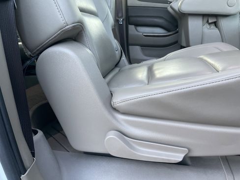 Used 2020 Chevrolet Suburban LT image 22