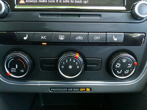 Used 2015 Volkswagen Passat 1.8T Limited Edition image 26