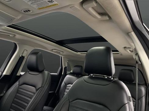 Used 2023 Ford Edge SEL w/ Convenience Package image 7