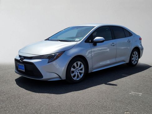 Used 2023 Toyota Corolla LE FWD image 7