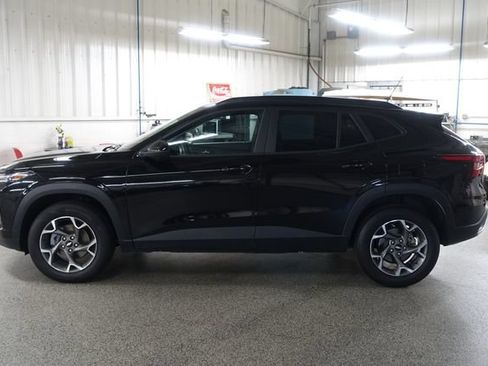 Used 2025 Chevrolet Trax LT w/ Driver Confidence Package FWD image 4