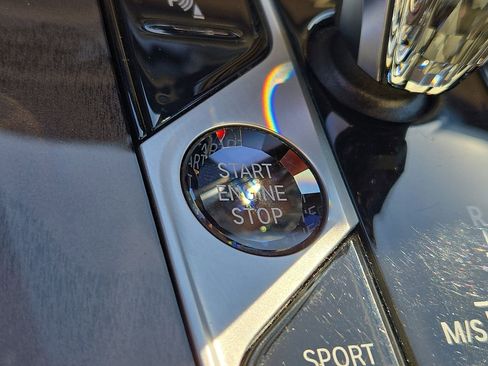 Used 2022 BMW X5 xDrive40i w/ M Sport Package image 24