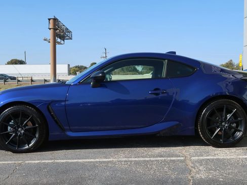 Used 2024 Toyota GR86 Premium image 7