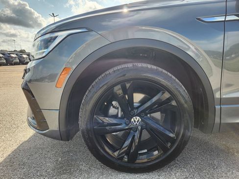 Used 2023 Volkswagen Tiguan SE R-Line FWD image 5