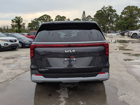 New 2026 Kia Carnival FWD image 7