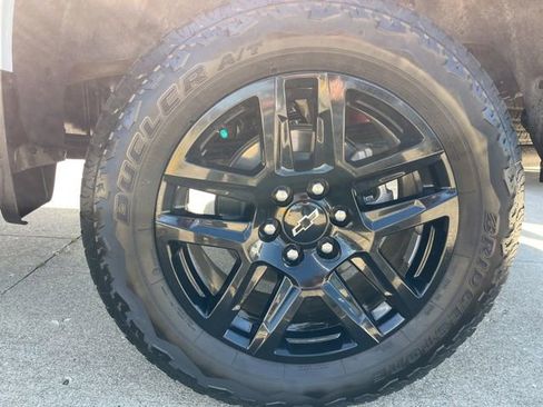 Used 2025 Chevrolet Silverado 1500 LT Trail Boss w/ Convenience Package II AWD/4WD image 24