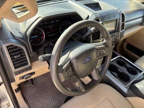 Used 2019 Ford F250 XLT w/ XLT Premium Package image 17