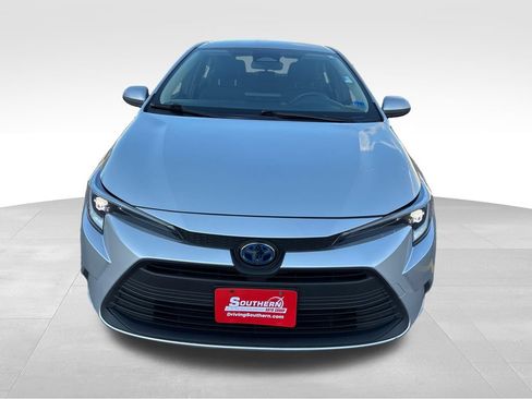 Used 2025 Toyota Corolla LE FWD image 9