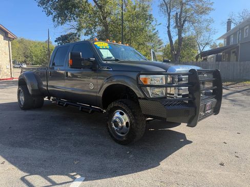 Used 2015 Ford F350 Lariat w/ Lariat Interior Package image 3