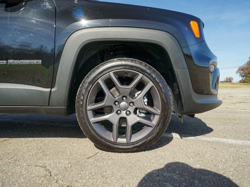 Used 2021 Jeep Renegade Latitude w/ Sun & Sound Group image 5