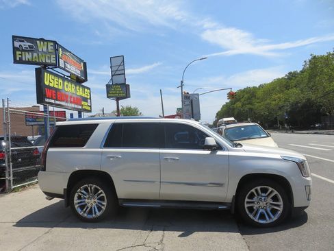 Used 2015 Cadillac Escalade Luxury AWD/4WD image 8