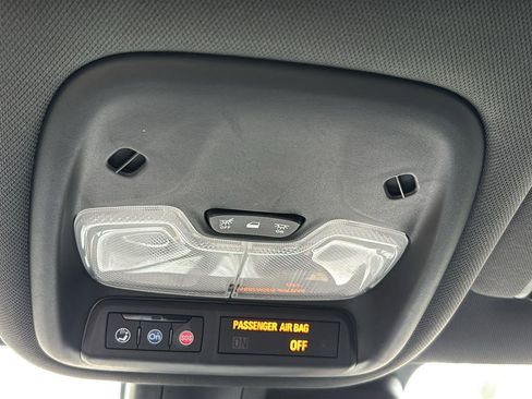 Used 2021 Chevrolet TrailBlazer ACTIV w/ Technology Package FWD image 33