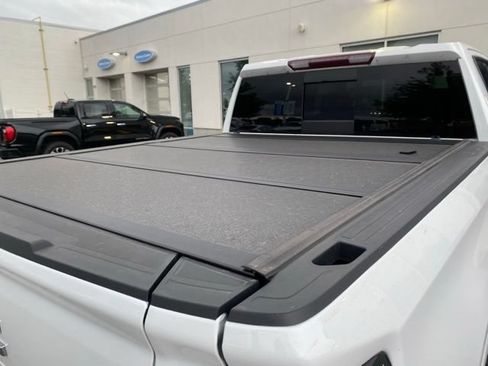 Used 2022 GMC Sierra 1500 AT4 w/ AT4 Premium Package AWD/4WD image 11