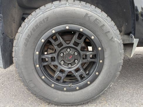 Used 2017 Chevrolet Colorado Z71 image 12