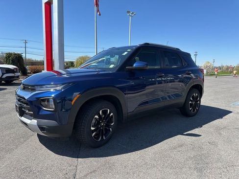 Used 2023 Chevrolet TrailBlazer LT w/ Convenience Package AWD/4WD image 3