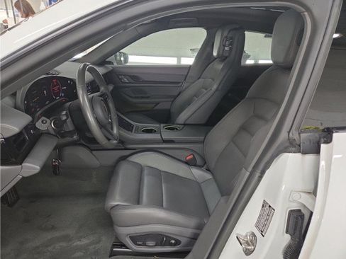 Used 2022 Porsche Taycan RWD image 3