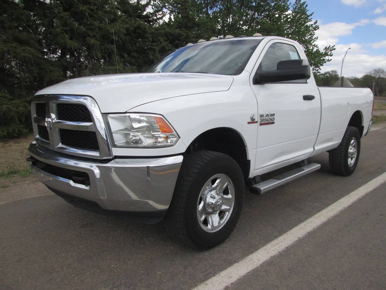 Used 2017 RAM 3500 Tradesman w/ Chrome Appearance Group AWD/4WD image 3