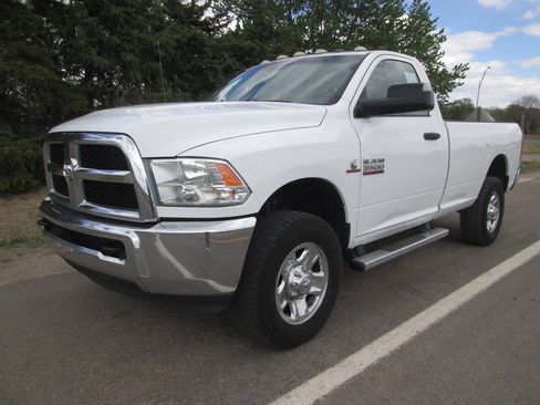 Used 2017 RAM 3500 Tradesman w/ Chrome Appearance Group AWD/4WD image 3