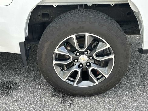Certified 2024 Chevrolet Silverado 1500 LT AWD/4WD image 12