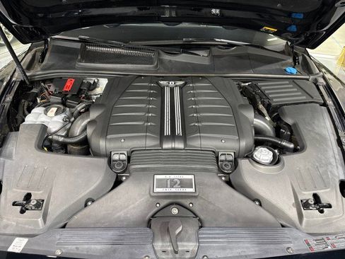 Used 2017 Bentley Bentayga image 16