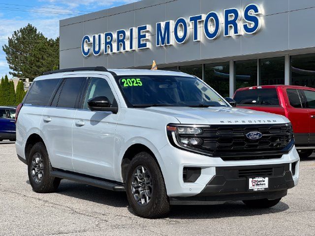 Certified 2025 Ford Expedition Active AWD/4WD image 1