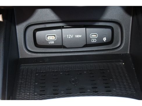 Used 2024 Hyundai Venue Limited image 28