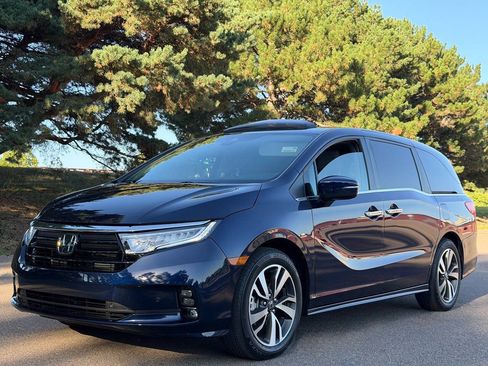 Used 2024 Honda Odyssey Touring image 1