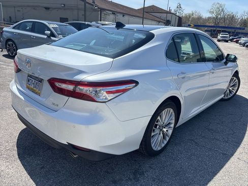 Used 2018 Toyota Camry XLE image 4