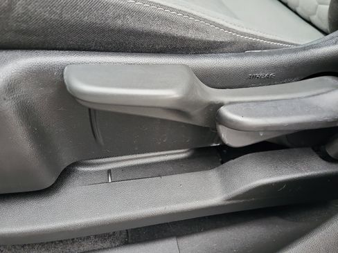 Used 2020 Chevrolet Equinox LS image 14