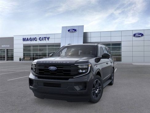 New 2025 Ford Expedition Active image 2