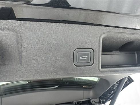 Used 2024 GMC Terrain SLT image 16