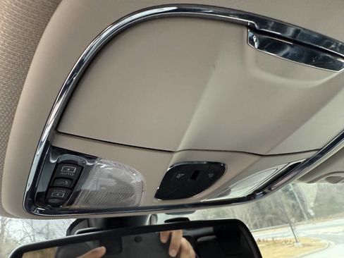 Used 2017 Jeep Cherokee Overland image 9