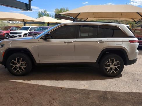 New 2025 Jeep Grand Cherokee Limited image 5