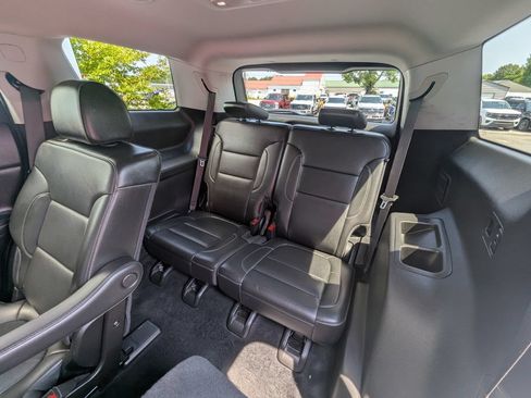 Used 2023 GMC Acadia SLT FWD image 36