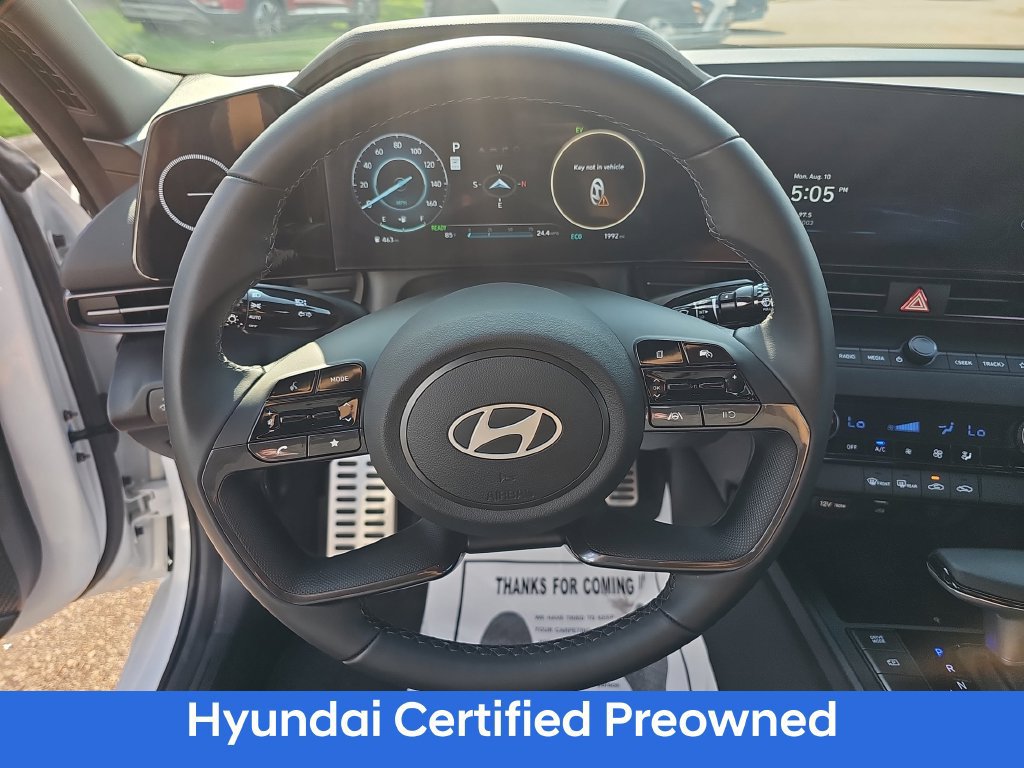 Certified 2025 Hyundai Elantra SEL FWD image 17