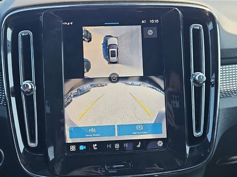 Certified 2025 Volvo XC40 B5 Plus AWD/4WD image 9
