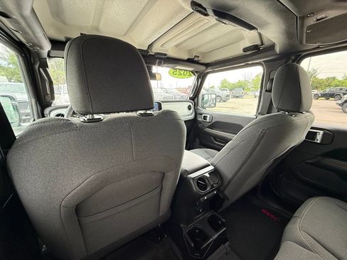 Used 2025 Jeep Wrangler Unlimited Sport AWD/4WD image 27