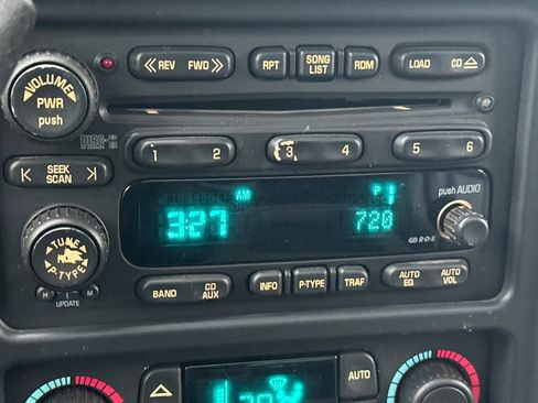 Used 2004 Chevrolet Avalanche Z71 w/ Sun And Sound Package image 17