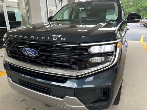 New 2026 Ford Expedition Max Platinum w/ Platinum Ultimate Package AWD/4WD image 2