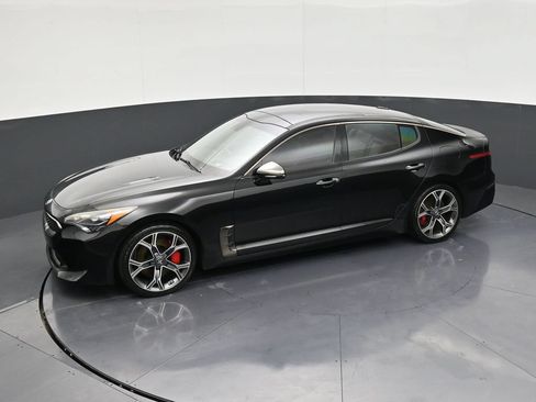 Used 2018 Kia Stinger GT2 AWD/4WD image 12