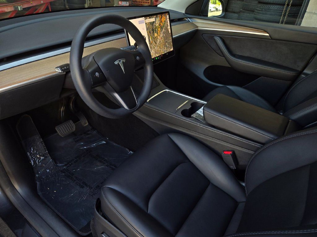 Used 2024 Tesla Model Y Long Range AWD/4WD image 10