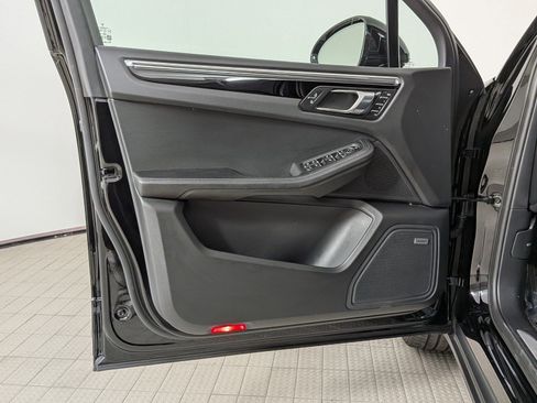 Certified 2024 Porsche Macan S AWD/4WD image 13