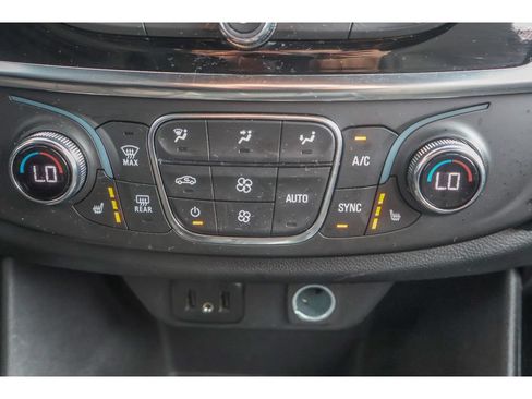Used 2023 Chevrolet Traverse LT AWD/4WD image 26