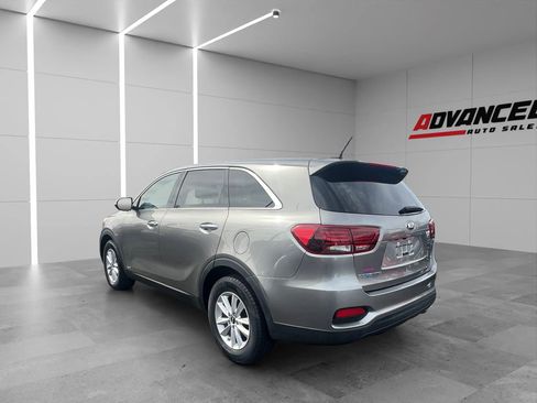 Used 2019 Kia Sorento LX image 4