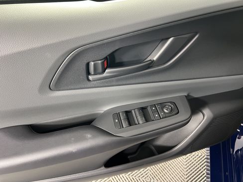 Used 2025 Toyota Prius LE AWD/4WD image 18