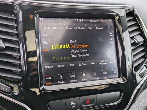 Certified 2019 Jeep Cherokee Limited w/ Luxury Group image 18